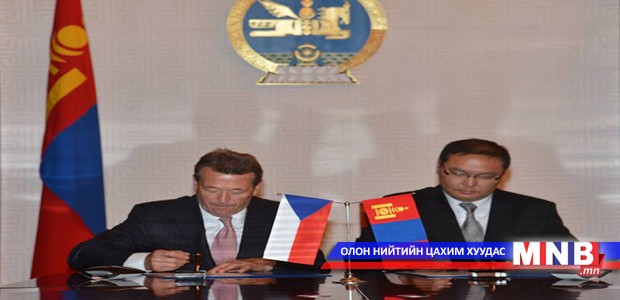 Чехийн төлөөлөгчид чуулганы танхимтай танилцав