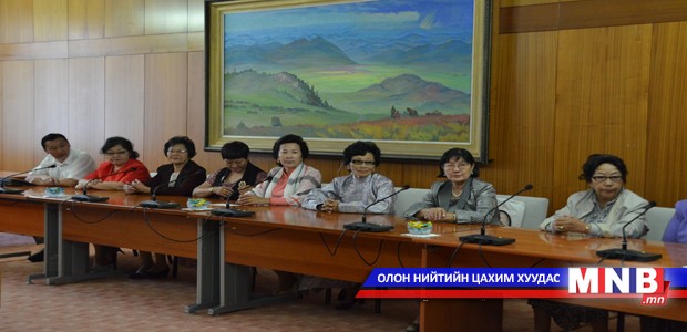 УИХ-ын Тамгын газрын удирдлагууд ахмадуудаа хүндэтгэл үзүүлэв