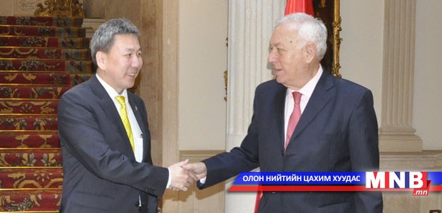 Гадаад харилцааны сайд Испанид ажиллав