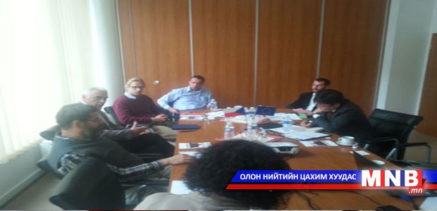 Хөгжлийн хамтын ажиллагааг хэлэлцлээ