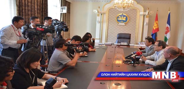 УИХ-ын дэд дарга Л.Цог Үндсэн хуулийн цэцэд ханджээ