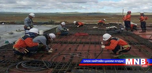 Шинэ нисэх буудлыг залуучууд барьж байна