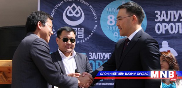 Шилдэг залуусаа шагнаж урамшуулав