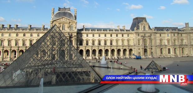 Луврын музейг монгол бүсгүй тайлбарлана