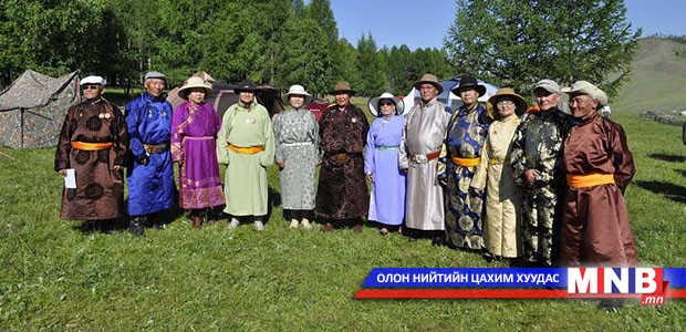 Дэлхийд ганцхан манай сумын наадам
