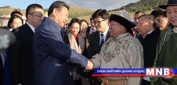 Гэрэл зургийн үзэсгэлэн, бэсрэг наадам үзэж сонирхов