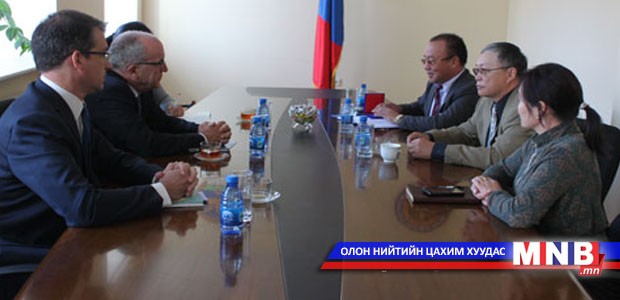 Сургалт, судалгааны төвтэй таницлаа