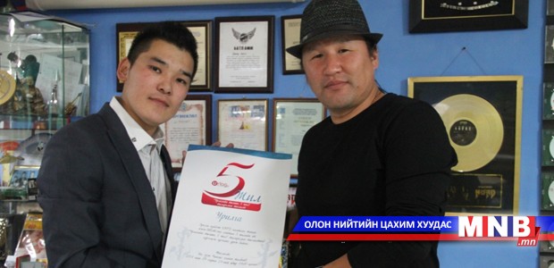 "Хурд" хамтлаг үнэнч фенүүдээ талбайн шоунд урилаа