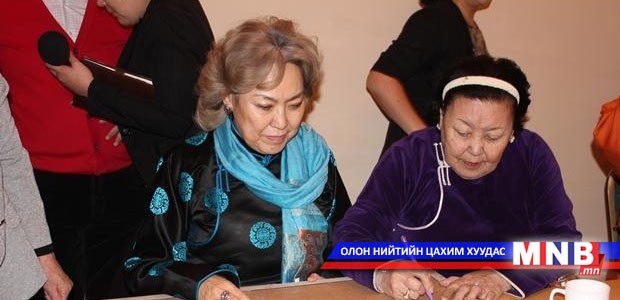 Ардын жүжигчин Л.Цогзолмаад хоёр өрөө байр олголоо