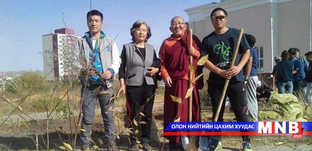 Дугуйчид Ажиа гэгээнтэний эмнэлэгт мод тарьж өглөө