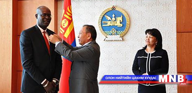 НҮБ-ын Хүүхдийн сангийн суурин төлөөлөгчийг шагнав