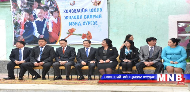 Ерөнхий сайд Н.Алтанхуяг сурагчдад амжилт хүслээ