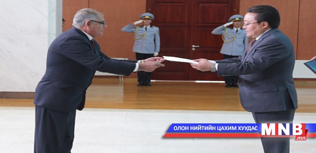 Бүгд найрамдах Куба улсын Элчин сайд Итгэмжлэх жуух бичгээ барив