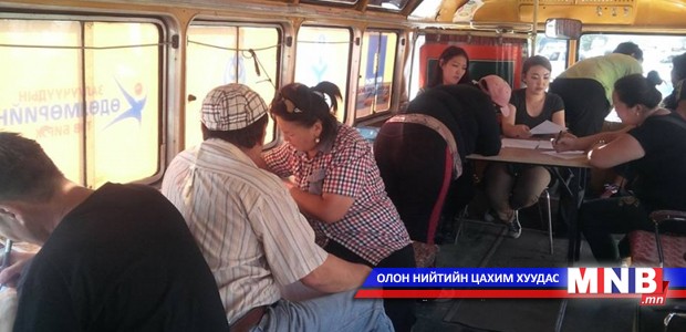 Залуучуудаа зорьж очдог хөдөлмөрийн биржтэй боллоо