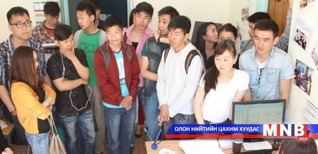 Оюутнууд шинэ ажилд зуучлагдлаа
