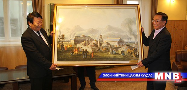 Их хүрээг өнгөтөөр дүрсэлсэн зургийг Хотын захиргаанд дурсгалаа