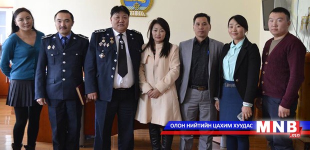Цагдаагийн алба хаагчдын гэргий нарыг шагнав