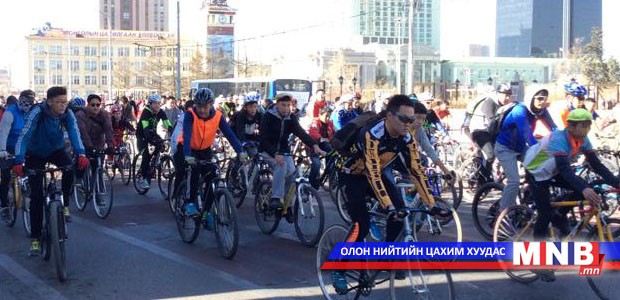 Унадаг дугуйтай Улаанбаатар парадад 1000 орчим дугуйчид оролцлоо