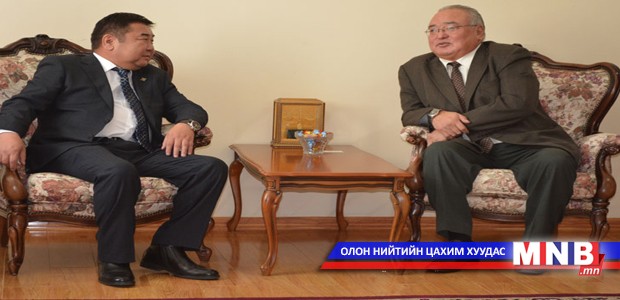 Үндсэн хуулийн цэцийн үйл ажиллагаатай танилцав