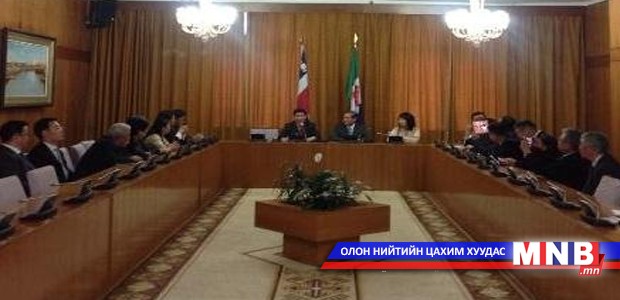 Н.Энхбаяр Эвслийн бүлгийн хуралд оролцож байна