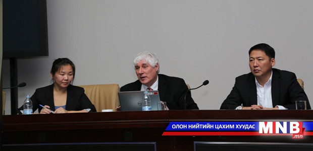 Гаалийн ажилтнууд номын дуу сонслоо