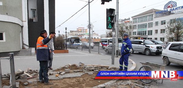 Явган хүний зам, гарц дагуух бордюруудыг налуулж байна