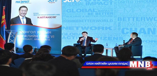 Ерөнхий сайд залуустай уулзлаа
