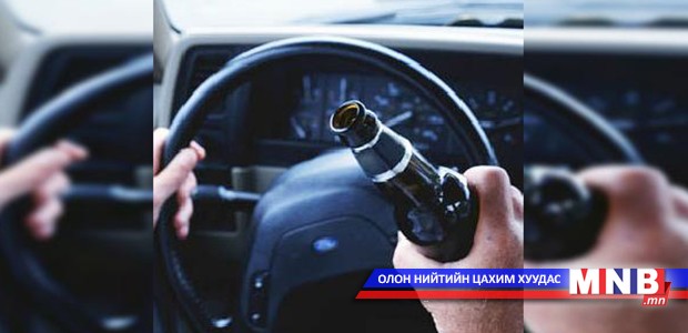 Согтуугаар тээврийн хэрэгсэл жолоодсон жолоочийн эрхийг хасчээ