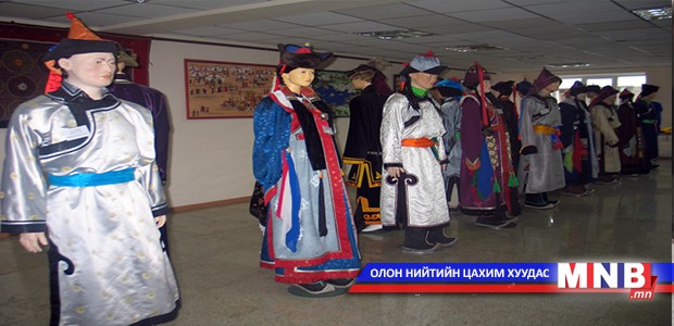 Монголын үндэсний музейн үзмэрт Казах дээл нэмэгдэв