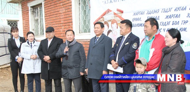 Зорилтод бүлгийн өрхөд иж бүрэн тавилгатай гэр бэлэглэлээ