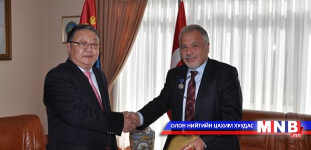 Өргөмжит консулд "Найрамдал" медаль гардуулав