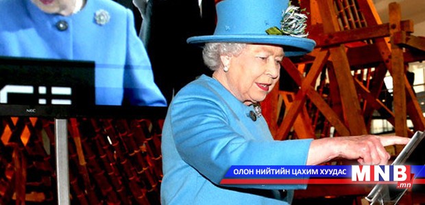 Английн хатан хаан анх удаа жиргэв