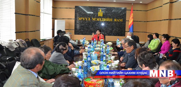Эрүүл мэндийн сайд Н.Удвал ахмадууддаа хүндэтгэл үзүүллээ