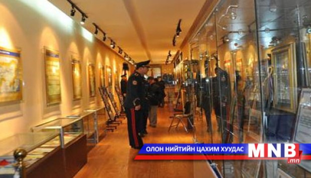 Цагдаагийн музейд 2000 гаруй үзмэр дэлгэгджээ