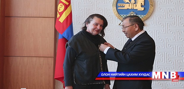 Германы иргэнийг "Алтангадас" одонгоор шагнав