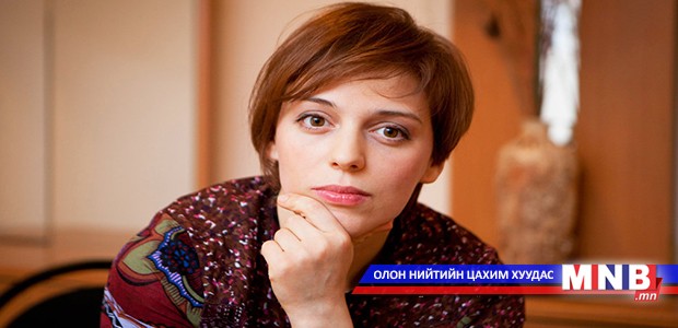 Нелли Уварова: Өдөржин шүдэндээ аппараттай, “тэнэг” дугуй малгайтай явдаг байлаа