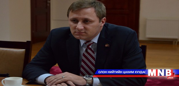 Канад Улсын парламентын гишүүнтэй уулзав