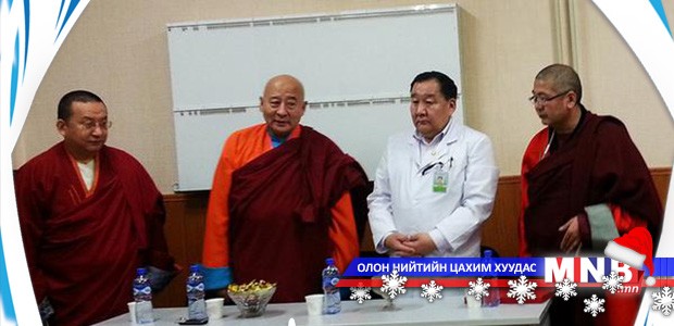 Дашчойлон хийдээс ГССҮТ-д мэс заслын багаж бэлэглэлээ