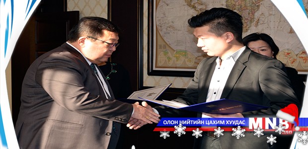 Хорлоо эмээд тусласан залууст хүндэтгэл үзүүлэв