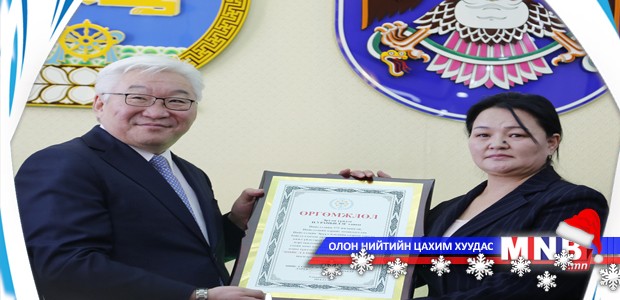 Нийслэлийн эрүүл мэндийн байгууллагын шилдэг ажилтнуудад мөнгөн урамшуулал олголоо