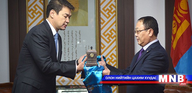 Хууль зүйн сайдад тамга гардуулав