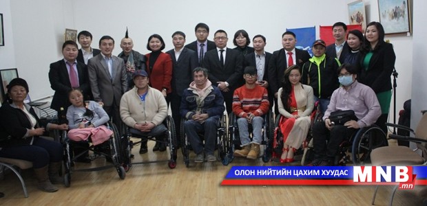 Таван иргэнд тэргэнцэр олголоо