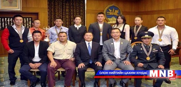 Н.Алтанхуяг Бодибилдинг, фитнессийн дэлхийн аваргатай уулзав