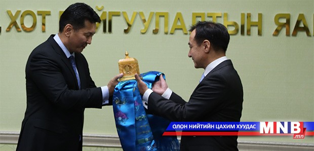 Барилга, хот байгуулалтын сайд тамгаа гардаж авлаа