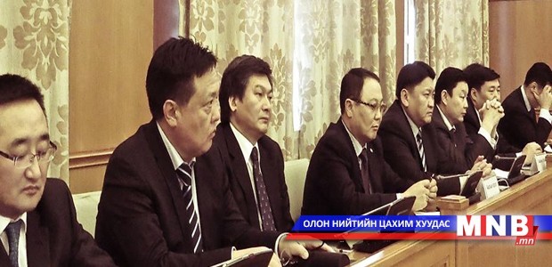 Засгийн газар хуралдаж байна