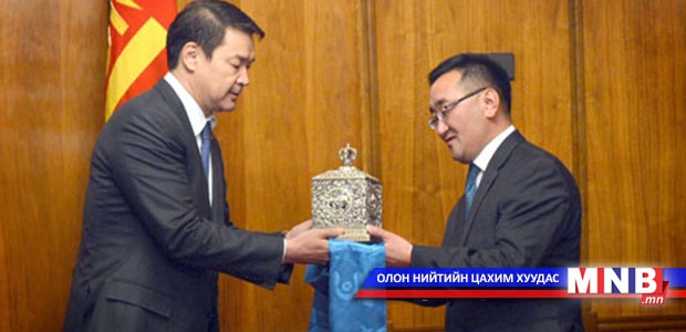 Minister L.Purevsuren receives his seal