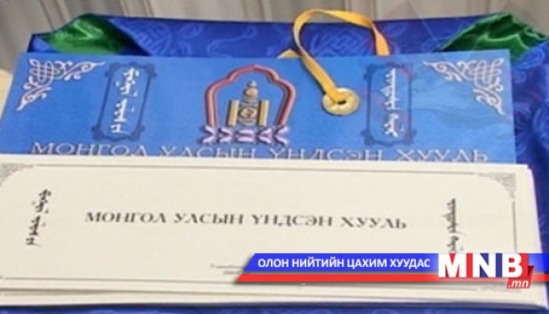 Ардын их хурлын депутатуудаа хүлээн авч уулзав