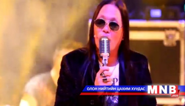 Хурд хамтлагийн шинэ уран бүтээл "Инээмсэглэ бүсгүйчүүд"