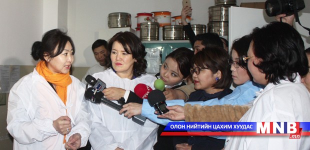 УИХ-ын эмэгтэй гишүүд СХД-ийн Эрүүл мэндийн төвд ажиллалаа