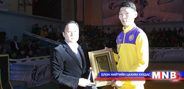 Улирлын шилдгээр Ц.Азбаярыг нэрлэв